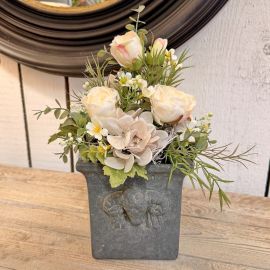 Blumengesteck cream im Brynxztopf