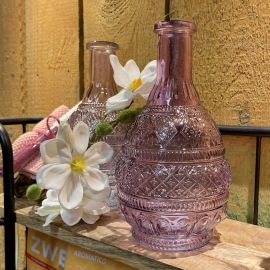 Glasvase lila mit Verzierungen