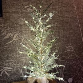 LED Schneetannenbaum im Jutesack