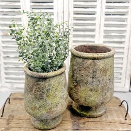 Rustikaler Übertopf mit Patina