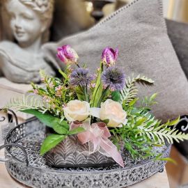 Tischgesteck Allium/Rosen