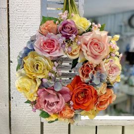 Türkranz mit bunten Rosen