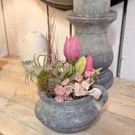 Tulpenarrangement in Schale
