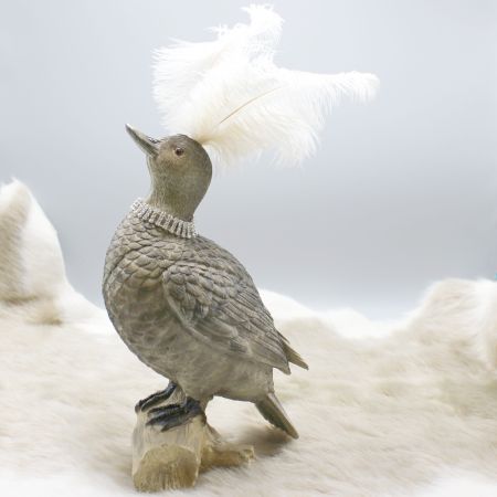 Deko-Ente mit Federn