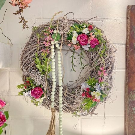 Dekokranz mit Blumen & Holzkette