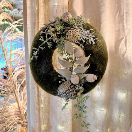 Dekorierter Plüschkranz 'Wintergrün'