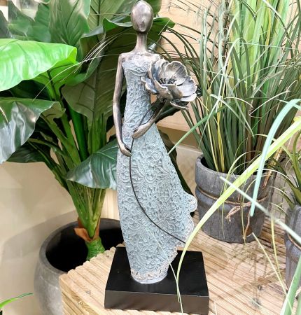 Frauenskulptur grün/antik