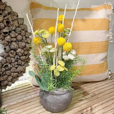 Gelbes Blumenarrangement