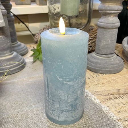 LED-Echtwachskerze mit Timer hellblau