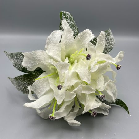 Lilien Bouquet beschneit
