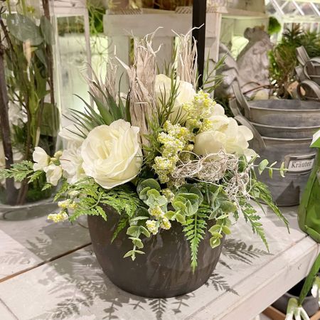 Rosen- Hortensiengesteck im grauen Topf