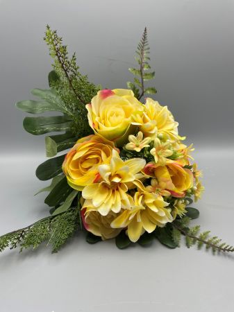 Rosenbouquet, gelb mit Blätter, Farn und Blütenrispen