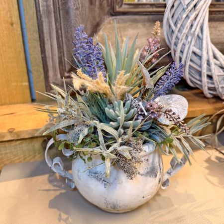 Rustikaler Lavendel- & Sukkulententraum