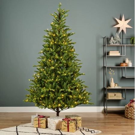 Tannenbaum 'Allison' 560 LED´s warm/weiß - 8 Lichtfunktionen & Timer -