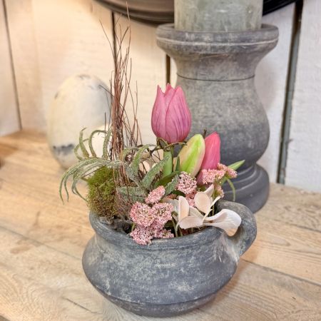 Tulpenarrangement in Schale