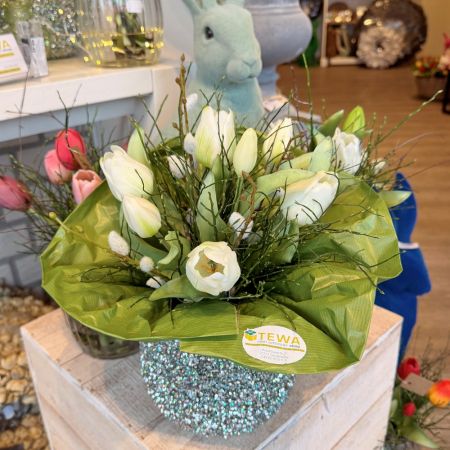 Tulpenstrauß creme mit echten Heidelbeerkraut