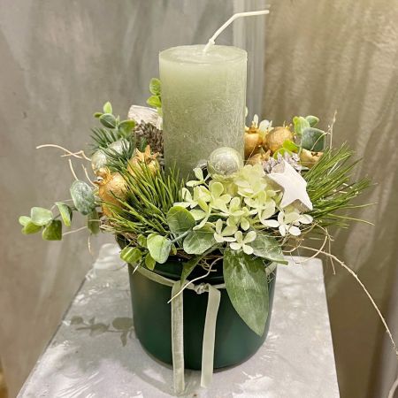Wintergesteck mit Rustic Kerze 