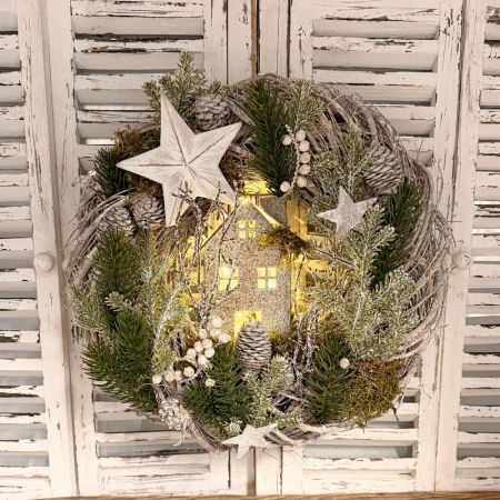 Winterkranz 'Beleuchtetes Häusschen'